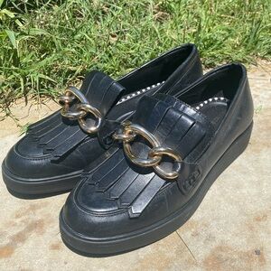 Antonio Melani Black Leather platform Loafers Chunky Gold Chain 5.5 pilgrim shoe